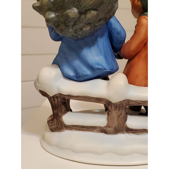 Vintage Avon Christmas Memories 1981 Porcelain Figurine - Picture 15 of 16